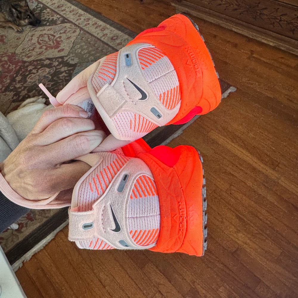 Nike Women's Vomero 18 Running Shoes - Picture 4 of 5